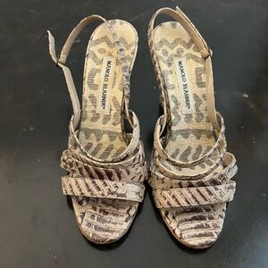 Manolo blahnik size 7 wedge